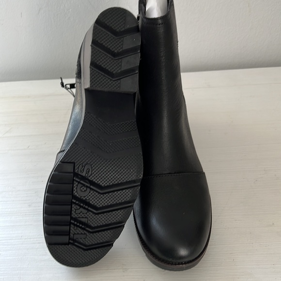 Sorel waterproof women’s booties - Picture 7 of 8